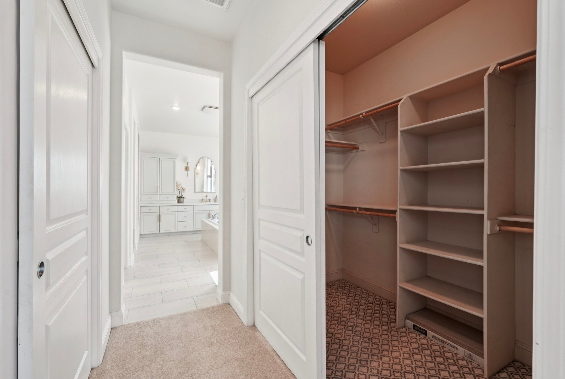 Building Photo - 2070 Katnich Ln