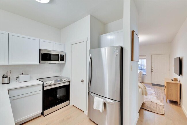 Building Photo - 2216 San Gabriel St