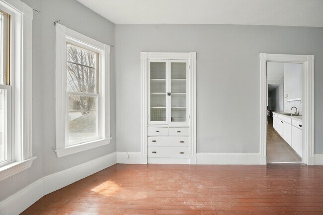 Building Photo - 310 Turner St