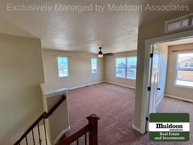Building Photo - Spacious 5 Bedroom, 3.5 Bath Home with 3-Car Garage, and Pet-Friendly Living in 80925!
