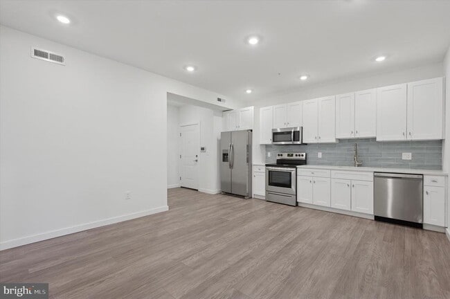 Primary Photo - 1617 Ridge Ave