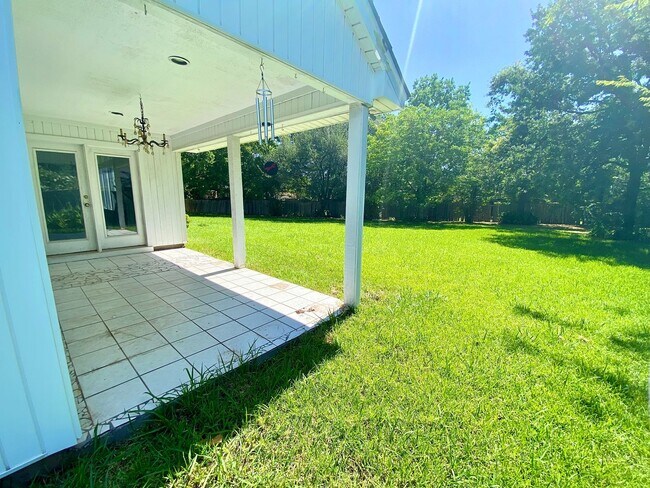 Building Photo - ** NEW GREENACRES PLACE 3/2 HOME **