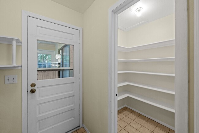 Building Photo - 8022 E Bucknell Pl