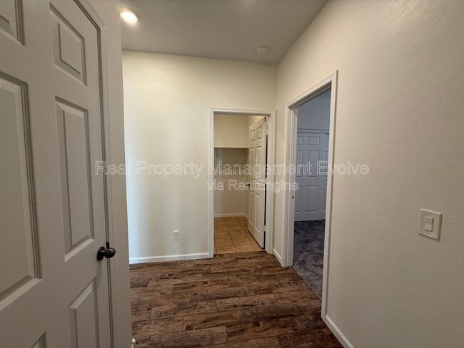 Building Photo - 36812 Yellowstone Dr