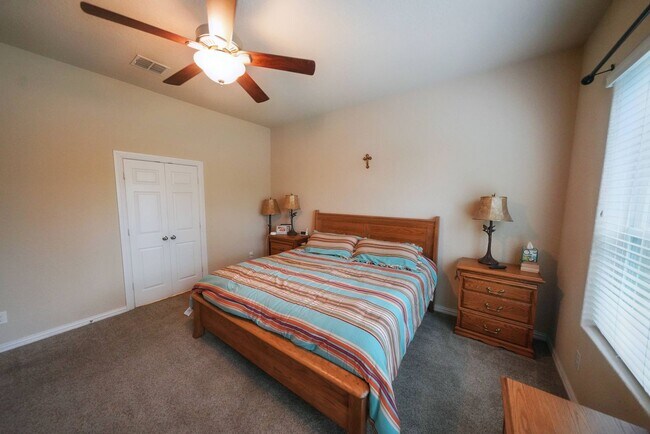 Building Photo - Executive-Style Home Now Available in Crossvine (Schertz) Realtor Commission: $750