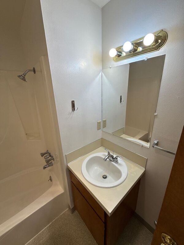 Building Photo - 158 Manbrin Dr NE