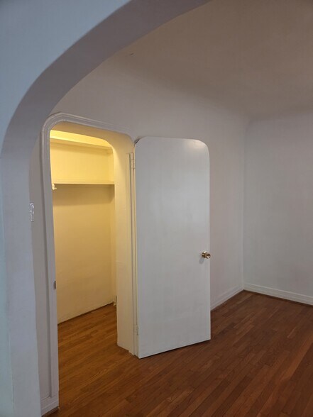 Dinning room closet - 1009 Havenhurst Dr