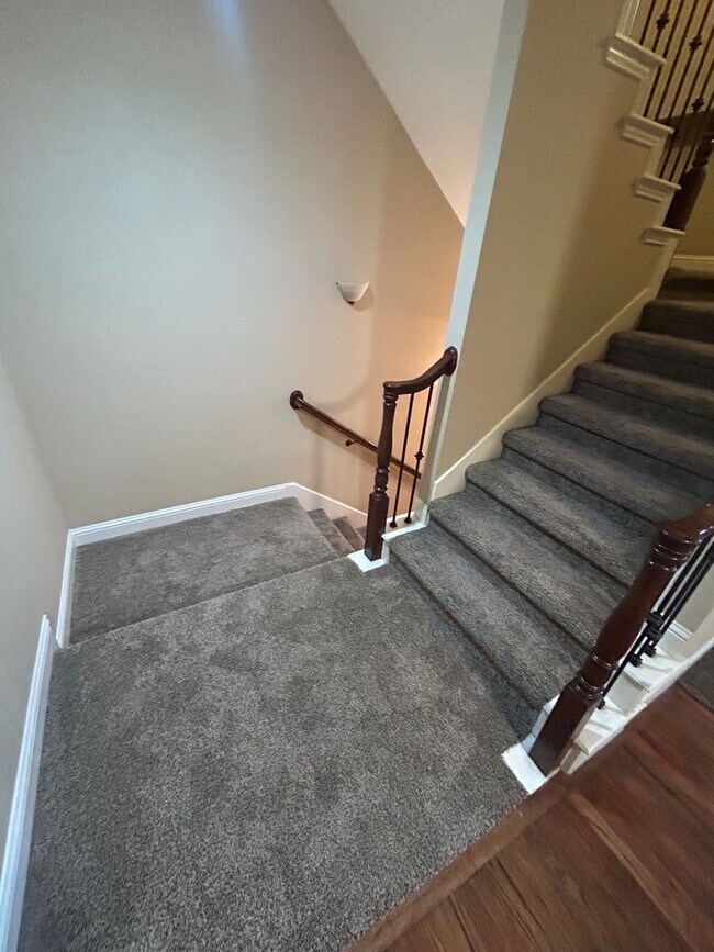 Building Photo - 1305 Halcyon Pl
