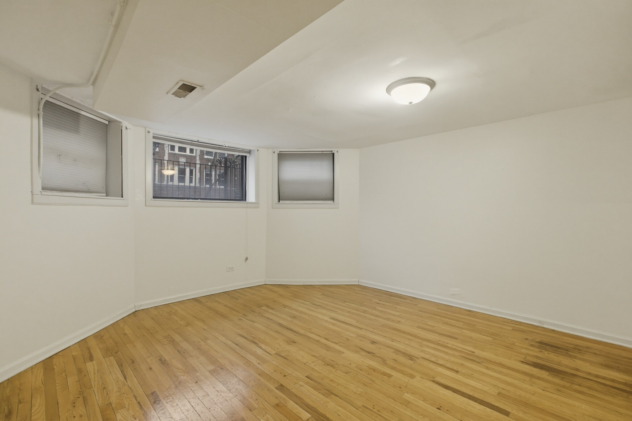 Building Photo - 5120 N Kenmore Ave