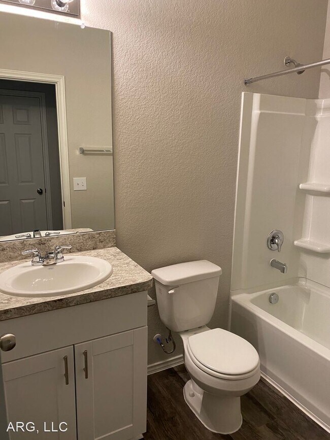 Building Photo - 4 br, 2 bath House - 20839 Acorn Valley Drive