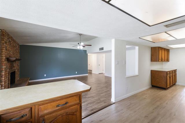 Building Photo - 2301 Travis Dr