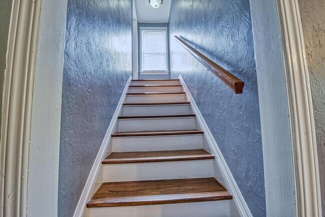 Building Photo - 2429 NW 35th St