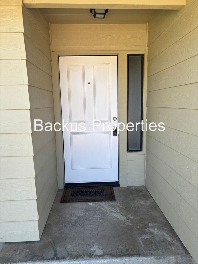 Building Photo - Wonderful Three bedroom Home in Greenfield