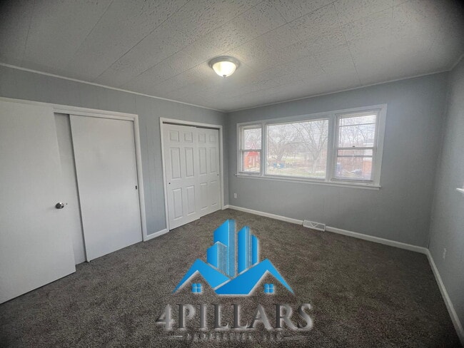 Building Photo - "Spacious 4-Bed, 2-Bath Gem on Kentucky Street – 2,178 Sq. Ft. of Comfort!"