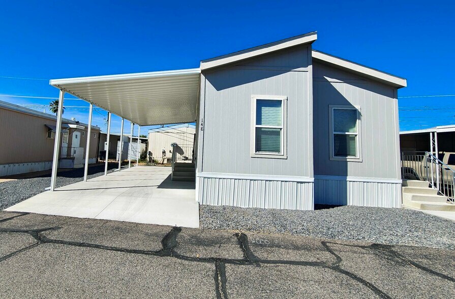 Building Photo - 16005 N 32nd St