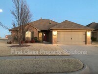 Building Photo - 3500 Arcadia Dr