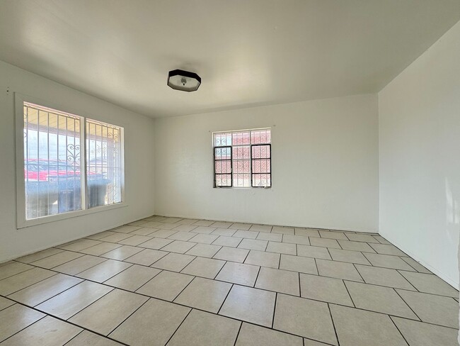 Building Photo - Northeast El Paso 3 Bed Refrig A/C