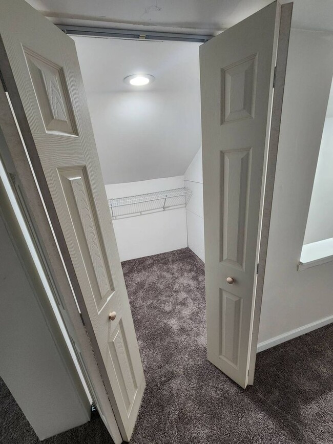 Building Photo - 2-Bedroom + Bonus Room Bungalow with Basement – Flexible Living Space