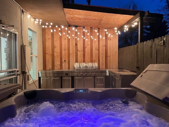 Building Photo - LOCATION LOCATION!! Contemporary & Updated...