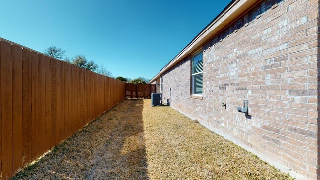 Building Photo - 2 WEEKS FREE!!!!  NOW ONLY $1395 NO CARPET DUPLEX IN HARKER HEIGHTS!!!!