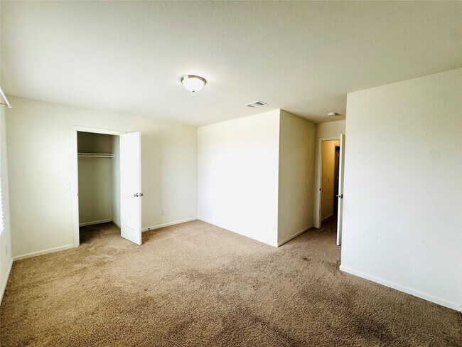 Building Photo - 1013 Pitch Pne Ct