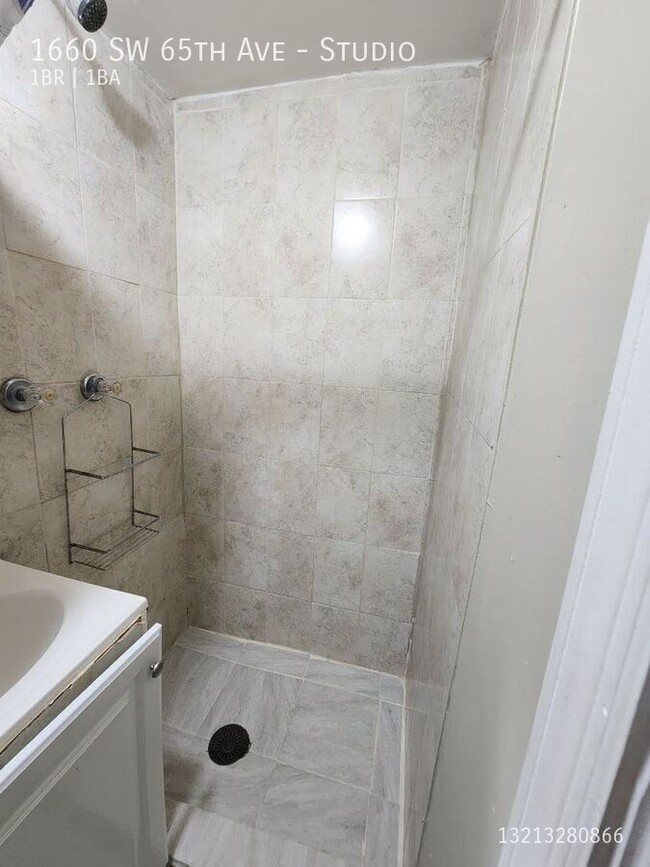 Building Photo - 1660 SW 65th Ave