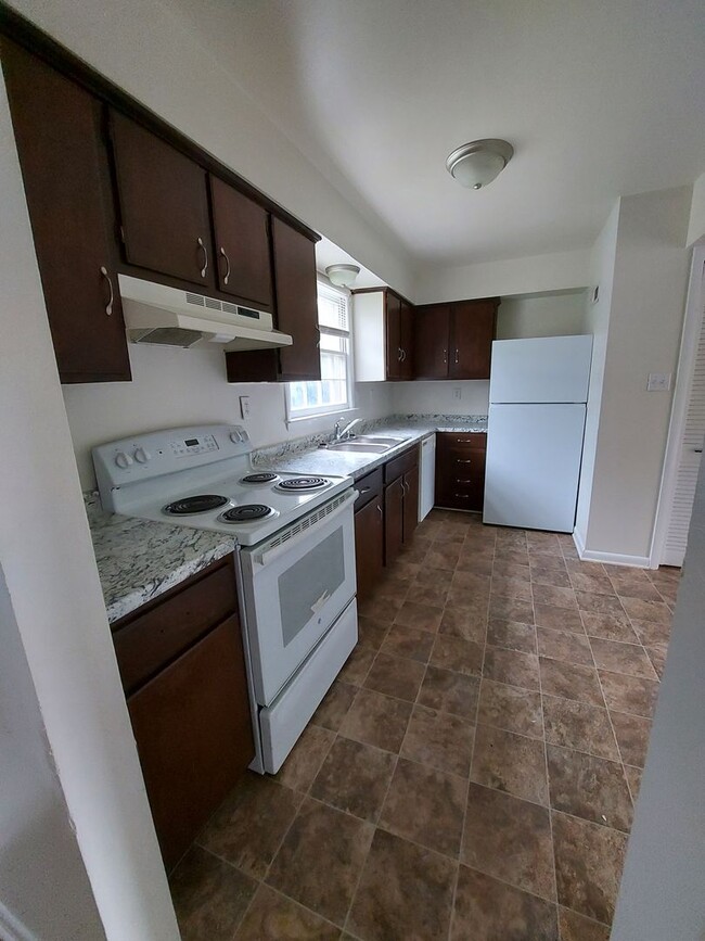 Building Photo - 212 Tiffany Dr