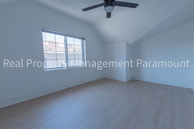 Building Photo - 433 W 56th St