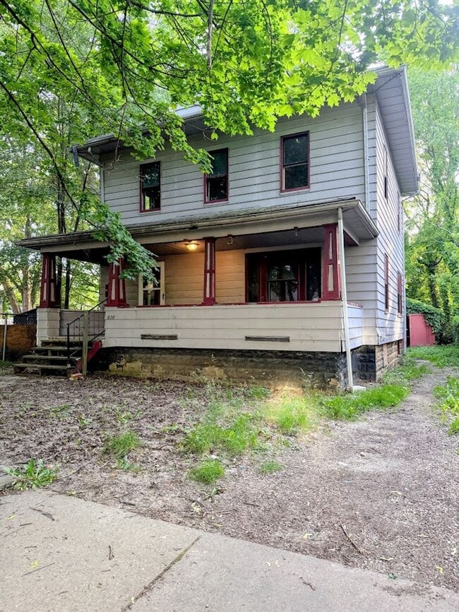 Building Photo - Three bedroom one bathroom home for rent