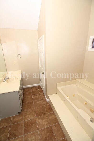 Building Photo - 6761 Blue Spruce Dr