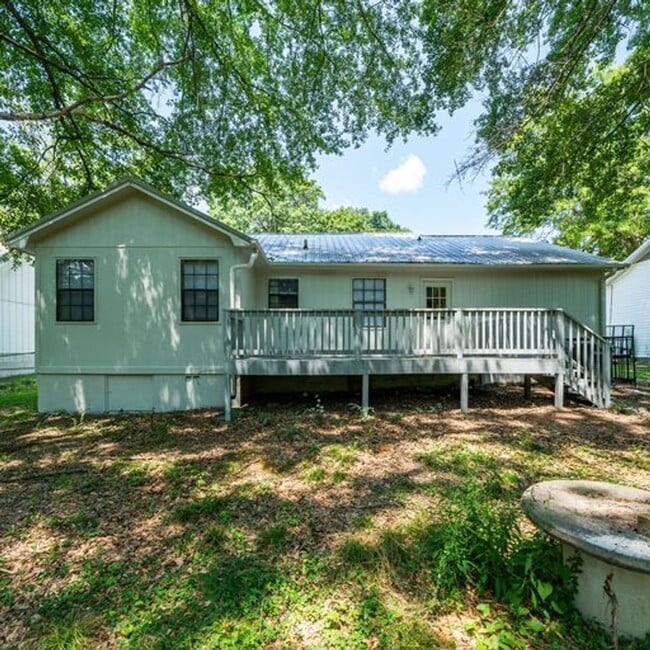 Building Photo - Move in Before the Holidays!?Renovated Hom...