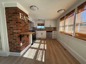 Building Photo - 31 Fountain St