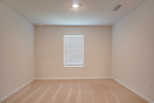 Building Photo - Spacious 4BD/2BA Brick Home Near Navy Federal