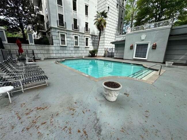 Building Photo - 3201 Lenox Rd NE