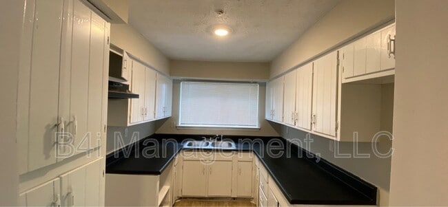 Building Photo - 918 Lakewood Ln