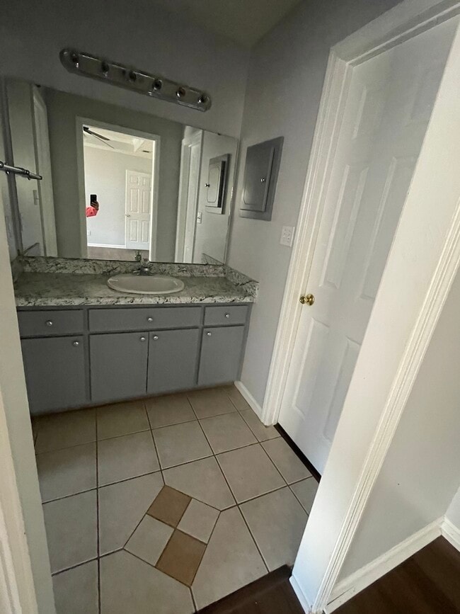 Building Photo - 3933 Heatherwoods Dr