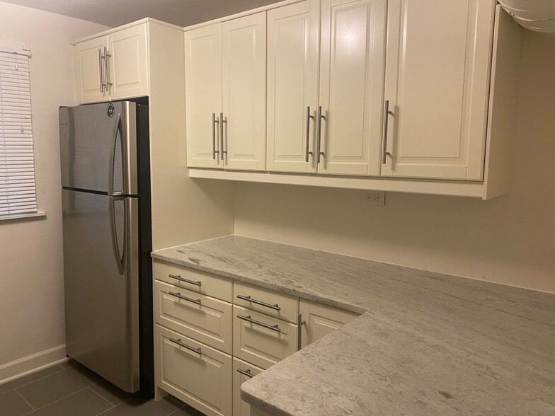 kitchen right - 4246 N Keeler Ave