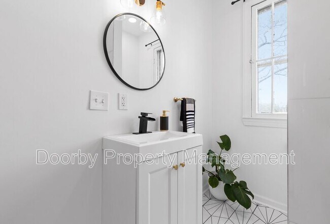 Building Photo - 913 S Highland Park Ave