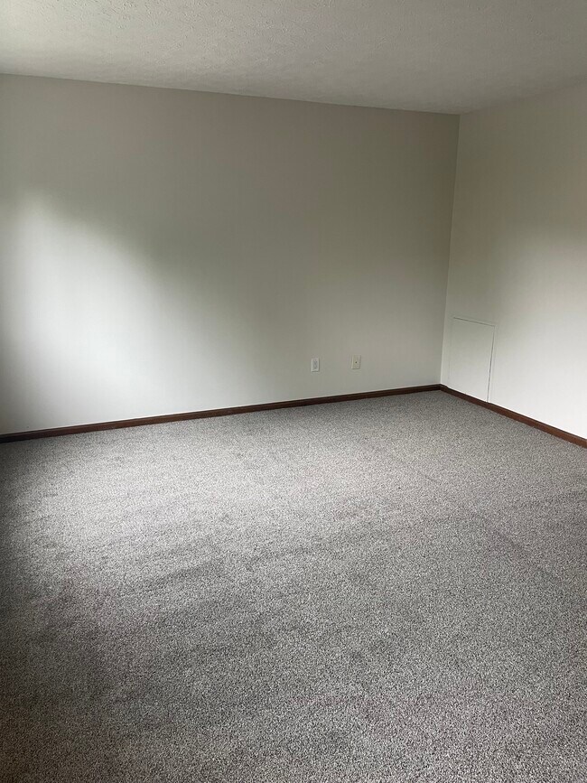 Building Photo - 3240 Brookview Way