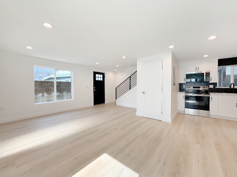 Building Photo - 4461 Farquhar Ave