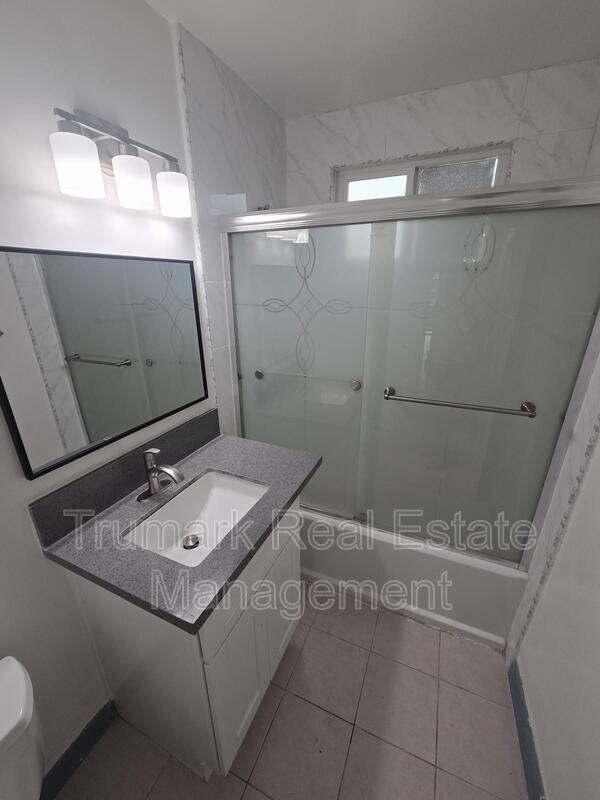 Building Photo - 1705 Fremont Ave