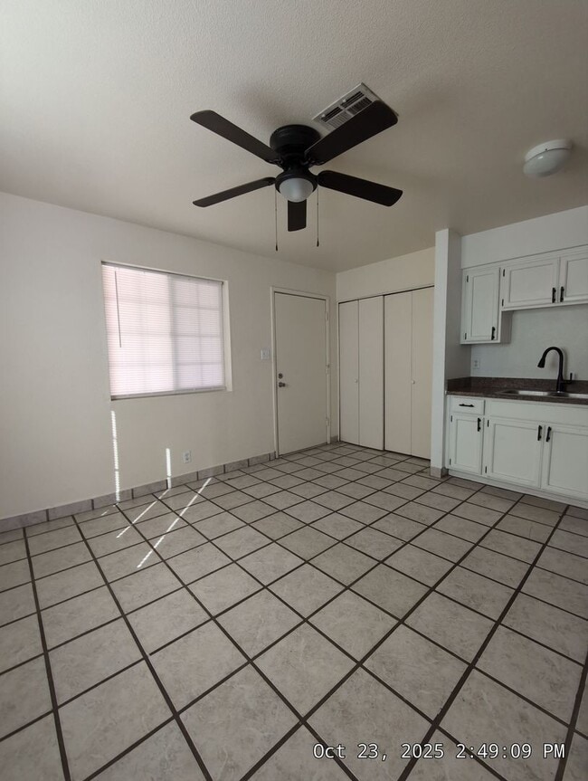 Building Photo - Welcome to your new cozy, immaculate and spacious home!