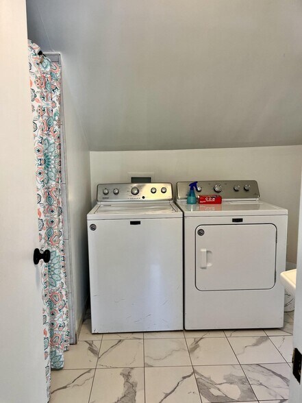 Building Photo - 18 Court St