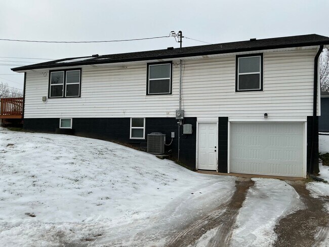 Building Photo - 915 Shearor St