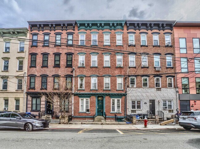 Building Photo - 521 Willow Ave