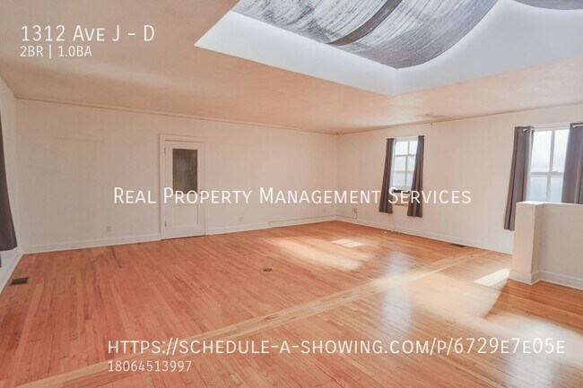 Building Photo - Nice, Large Loft Located Downtown with 2 B...