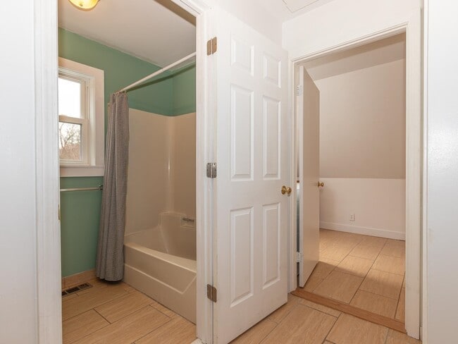 Building Photo - 212 Gilsum St