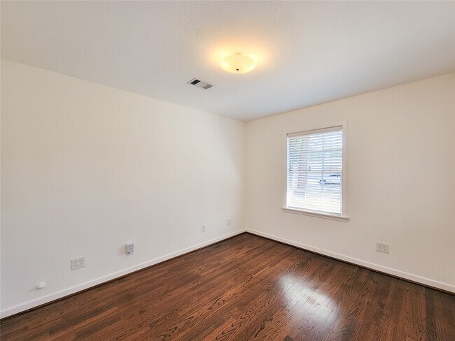 Building Photo - 9506 Vogue Ln