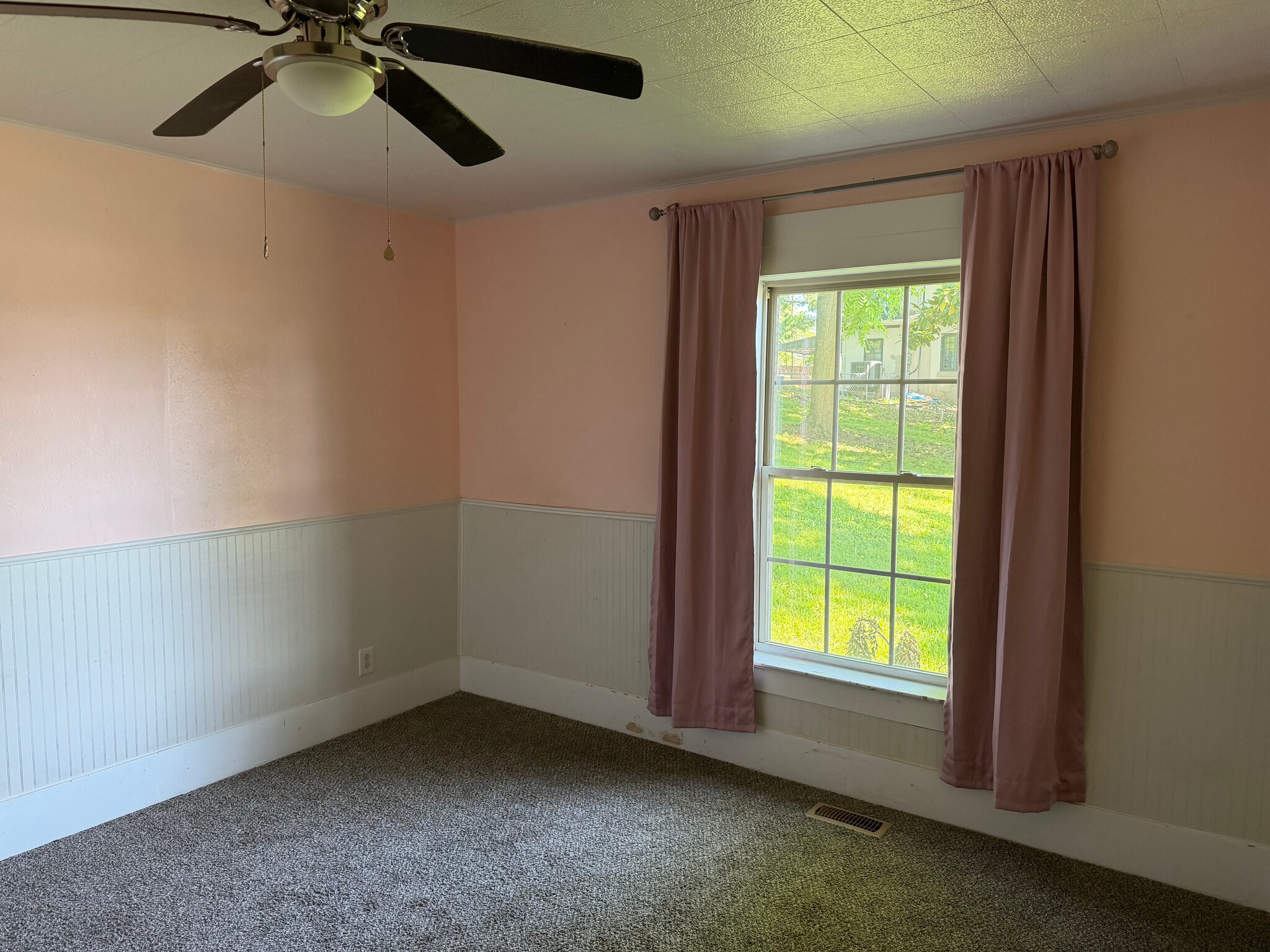 second bedroom - 210 S Jefferson St