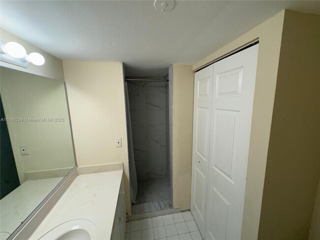 Building Photo - 4215 N University Dr
